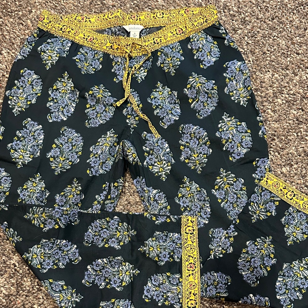 Sundance blue and Yellow Floral, drawstring waist Cropped Pants S